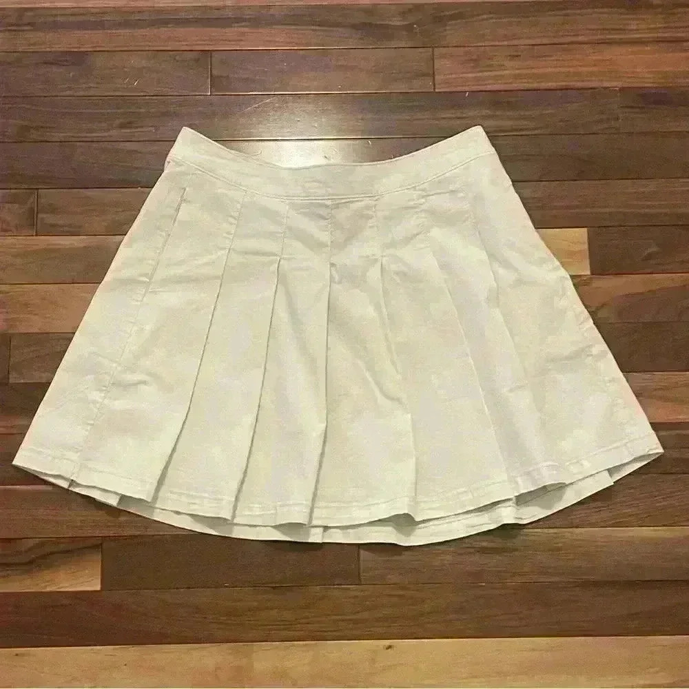 Adorable white tennis skirt NWT